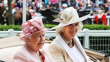 Königin Elizabeth II. und Herzogin Camilla. - Foto: IMAGO / i Images