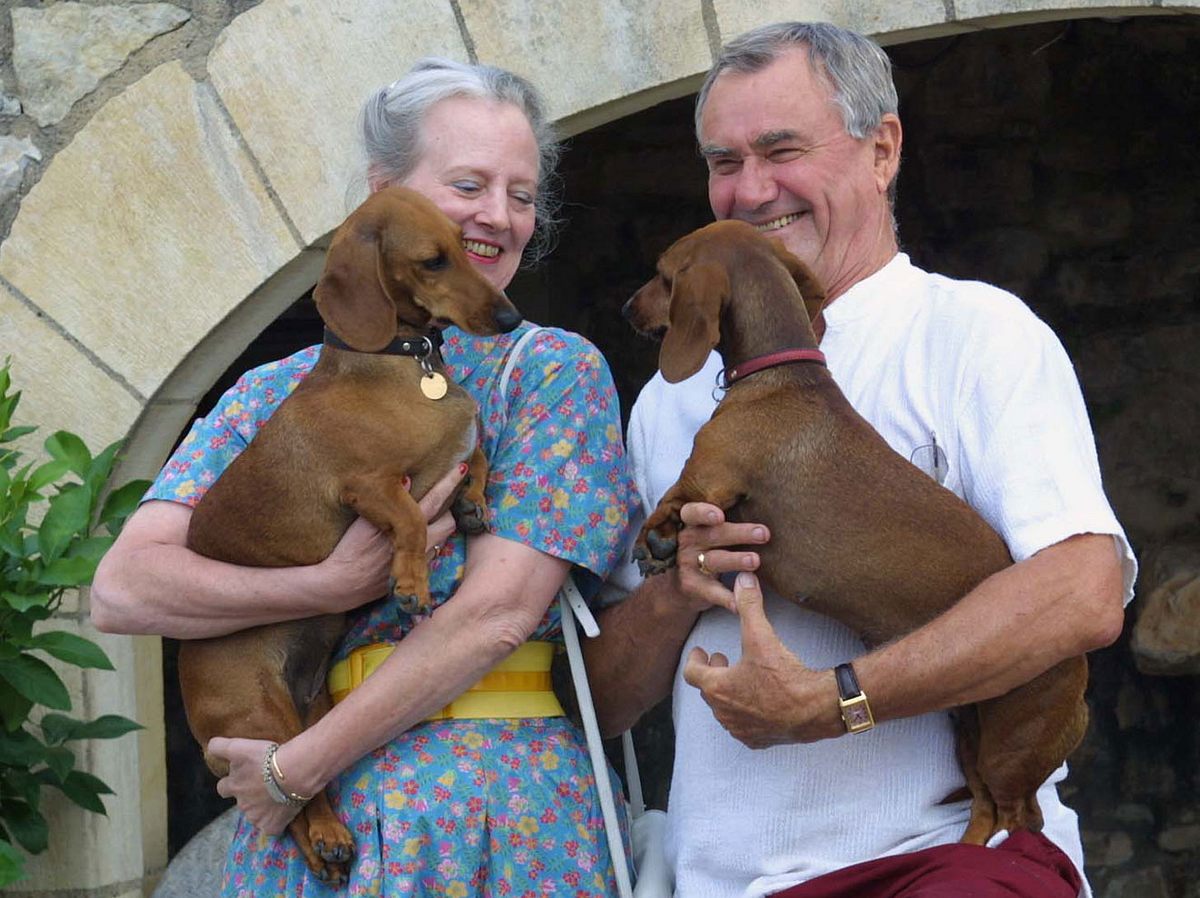 Prinz Henrik und Königin Margrethe und ihre Dackel