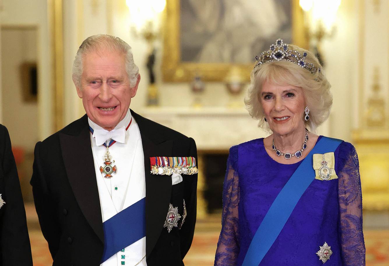 König Charles III. und Camilla bei einem Staatsempfang für den Südafrikanischen Präsidenten während seines Englandbesuchs im Buckingham Palace in London.