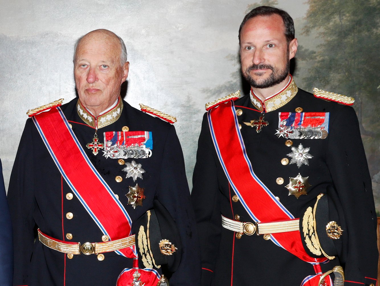 König Harald und sein Sohn Kronprinz Haakon im Juni 2019.