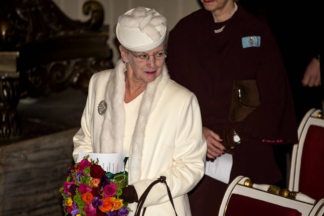 Königin Margrethe mit Blumenstrauß Königin Margrethe mit Blumenstrauß