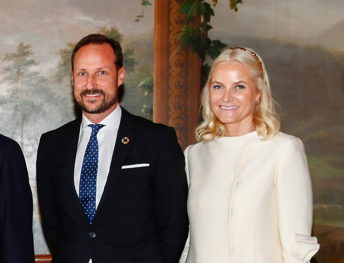 Kronprinz Haakon und Prinzessin Mette-Marit mit dem Königspaar. Kronprinz Haakon und Prinzessin Mette-Marit mit dem Königspaar.