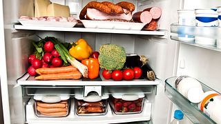 Kühlschrank stinkt – diese 5 Hausmittel helfen - Foto: iStock / fuzzbones0