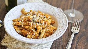 Selbstgemachtes Kürbispetso mit Penne.  - Foto: Cellena / iStock