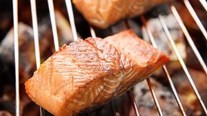 So gelingt Lachs auf dem Grill. - Foto: villagemoon / iStock