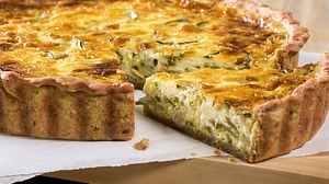 Das Rezept für deftige Lauchquiche. - Foto: Douglas José / iStock