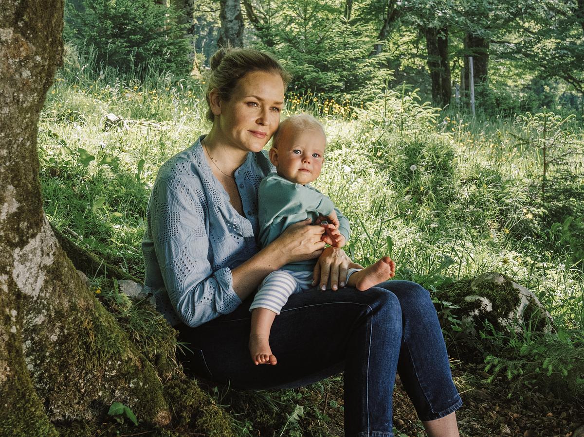 Lena Lorenz (Judith Hoersch) und ihr Sohn Luis.
