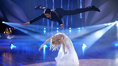 Die Lets Dance-Kandidaten René Casselly und Kathrin Menzinger. - Foto:  RTL / Stefan Gregorowius
