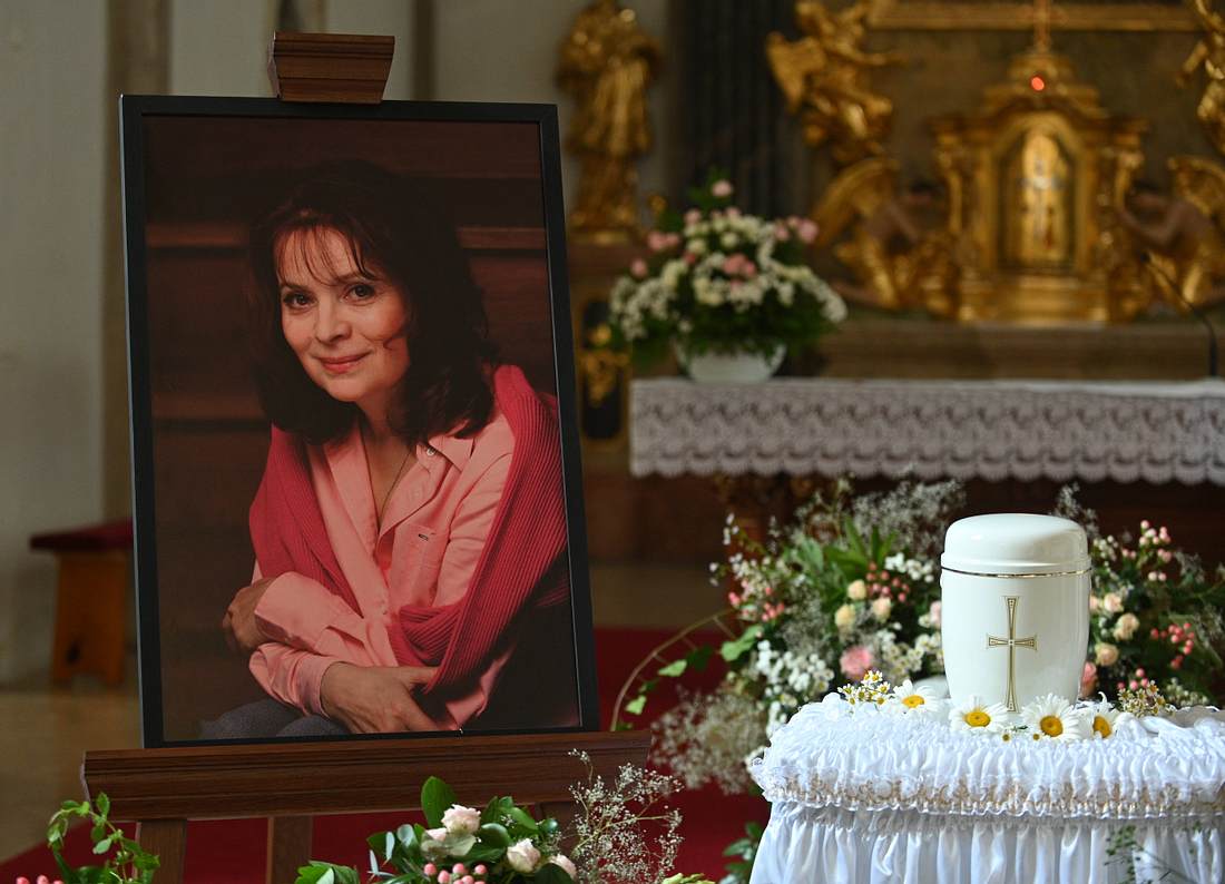 Messe zum Gedenken an die verstorbene Libuše Šafránková. Messe zum Gedenken an die verstorbene Libuše Šafránková.