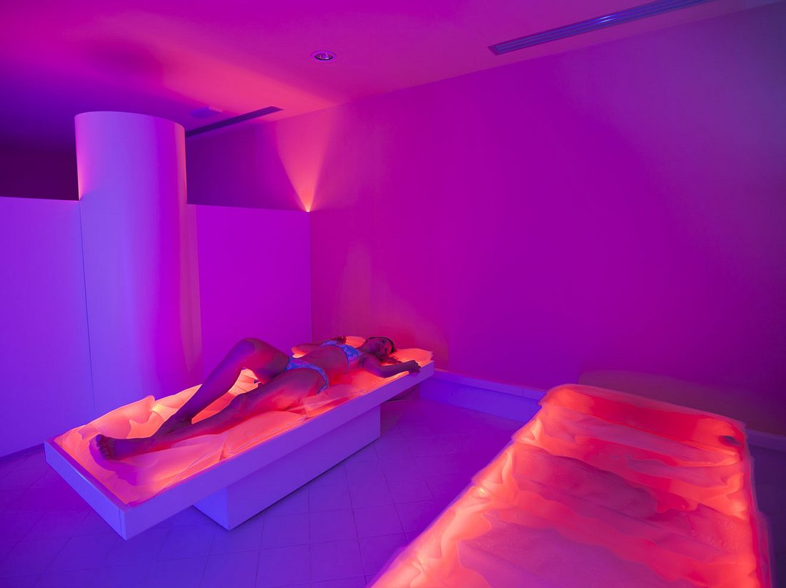 In der Chromotherapie werden Farben als Lichttherapie eingesetzt. In der Chromotherapie werden Farben als Lichttherapie eingesetzt.