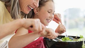 Enkel zu haben, ist ein Geschenk - pflegen Sie deshalb ein enges Verhältnis zu ihnen. - Foto: Paul Bradbury / iStock