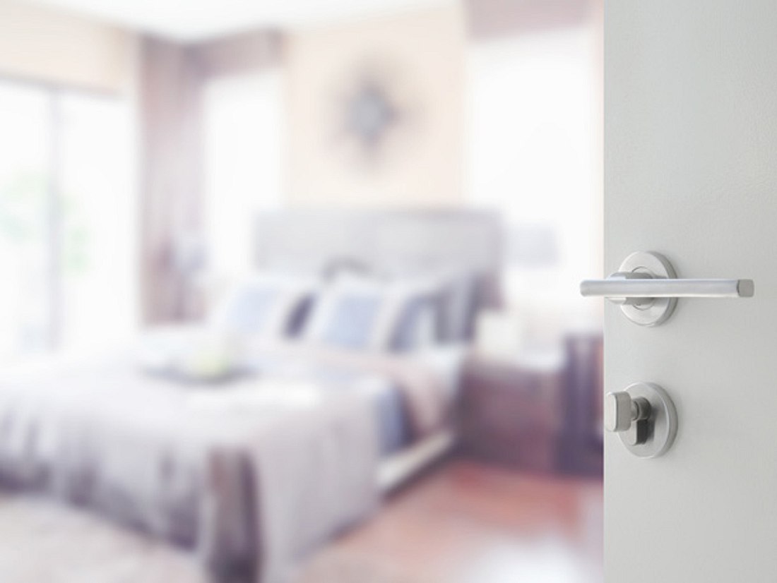 Weibliche Masturbation ist für viele ein Tabu, dabei kann Sex im Alleingang mehr Spaß in die Partnerschaft bringen. Weibliche Masturbation ist für viele ein Tabu, dabei kann Sex im Alleingang mehr Spaß in die Partnerschaft bringen.
