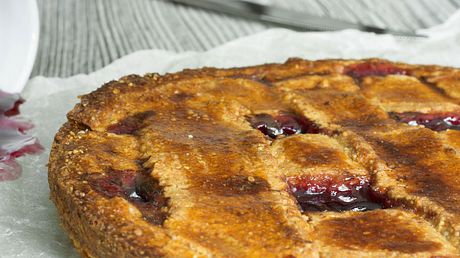 Linzer Torte, auf diesem Bild ohne den typischen Mandelrand.  - Foto: lenushkab / iStock