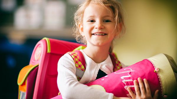 Die Einschulung ist ein ganz besonderer Moment im Leben - Foto: iStock/ThomasVogel