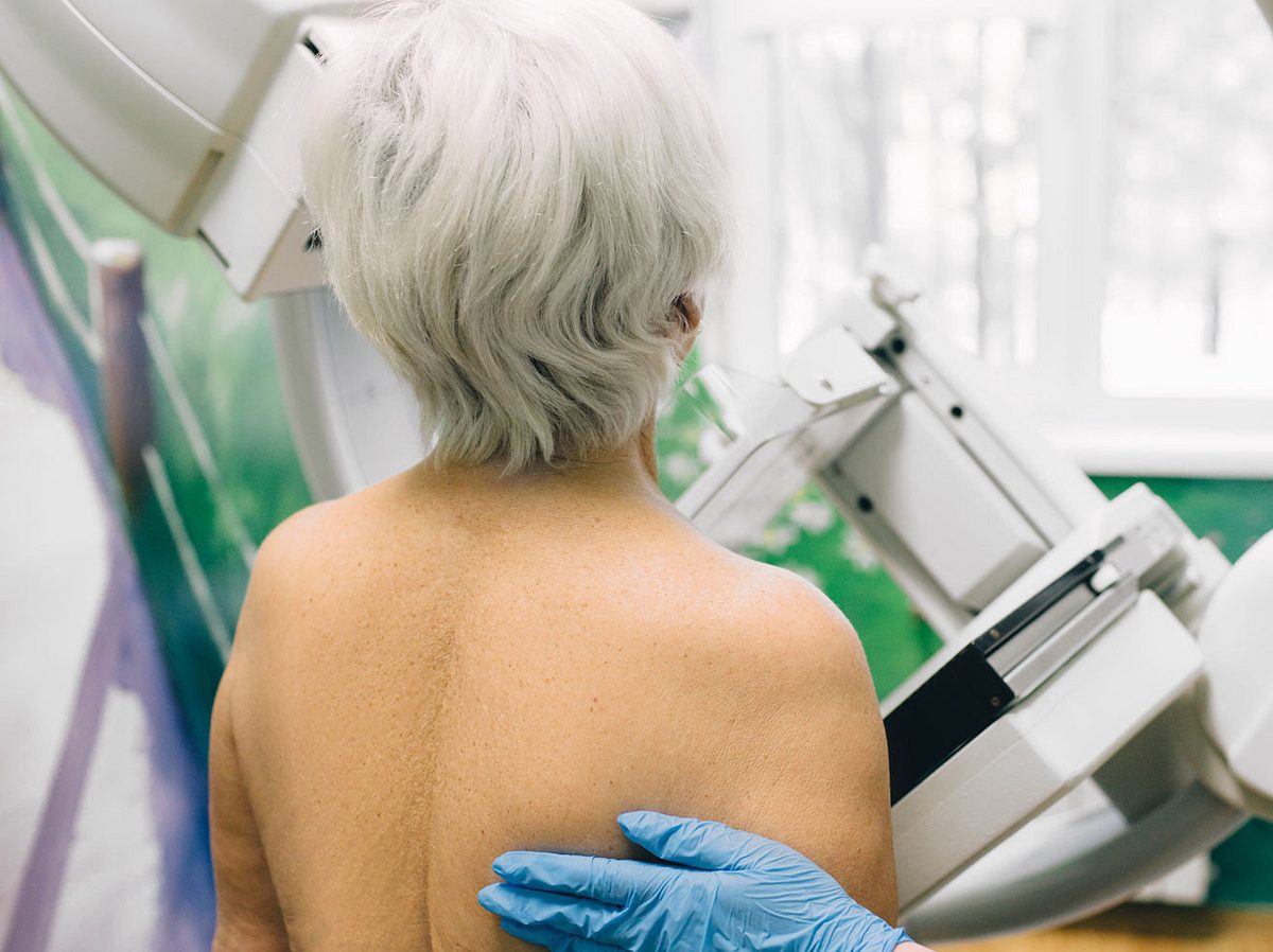 Brustkrebsvorsorge: Ab wann Frauen zum Mammographie-Screening gehen sollten.