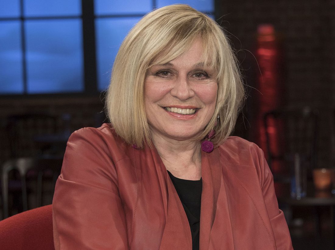 Mary Roos ist Steinbock und trägt einen Bob mit Pony. Mary Roos trägt die perfekte Frisur zu ihrem Sternzeichen.