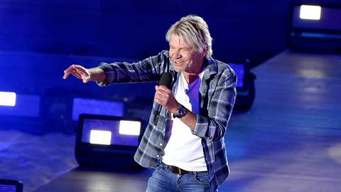 Matthias Reim im Juli 2022 in der TV-Show Die große Schlagerstrandparty 2022 - Es geht wieder los! im Amphitheater Gelsenkirchen. - Foto: IMAGO / Future Image