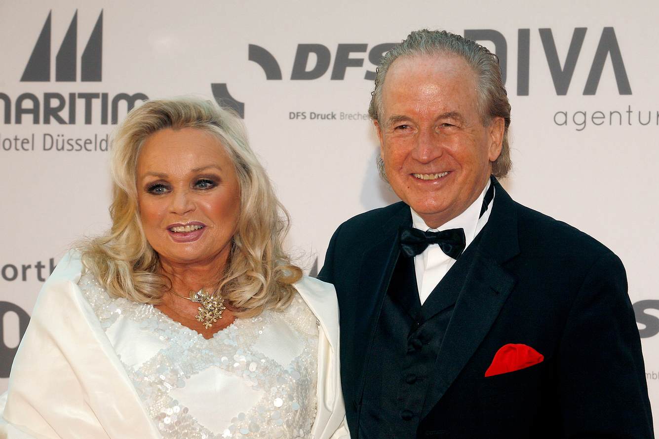Der österreichische Schauspieler und Moderator Max Schautzer (81) trauert sehr um seine im Dezember 2021 verstorbene Ehefrau Gundel. Max Schautzer und Ehefrau Gundel 2010 bei einem Gala-Event.