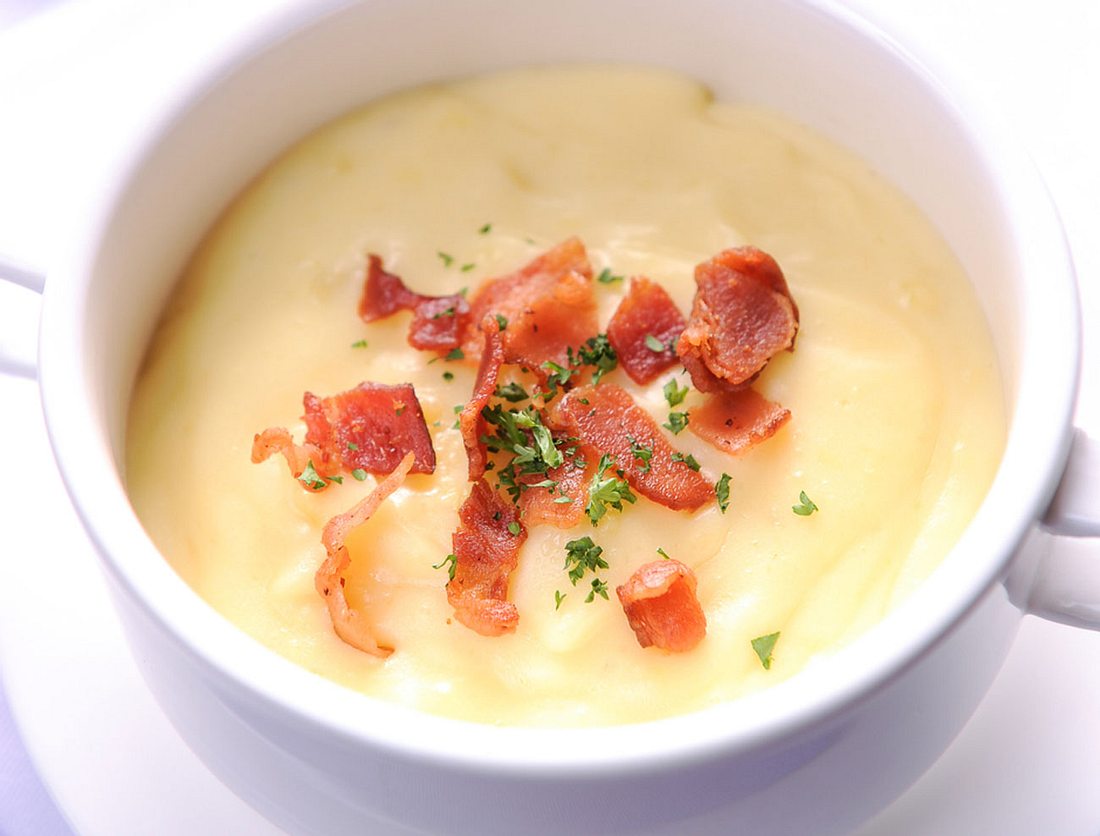 Cremige Meerrettich-Suppe mit Speck. Cremige Meerrettich-Suppe mit Speck.