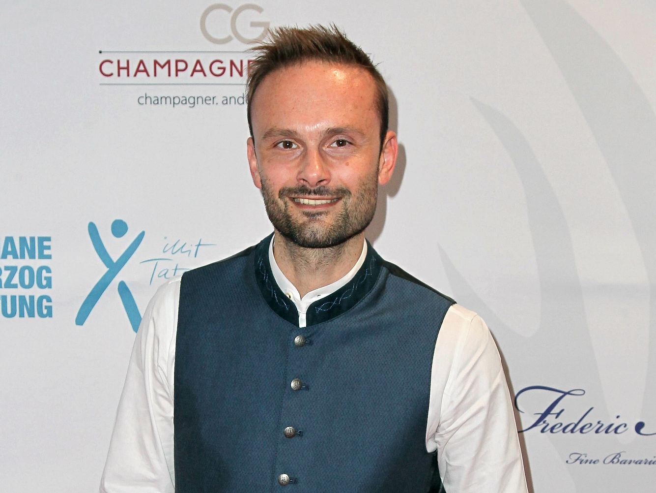Michael Sandorov spielt seit 2005 bei 'Sturm der Liebe' mit. Michael Sandorov spielt seit 2005 bei 'Sturm der Liebe' mit.