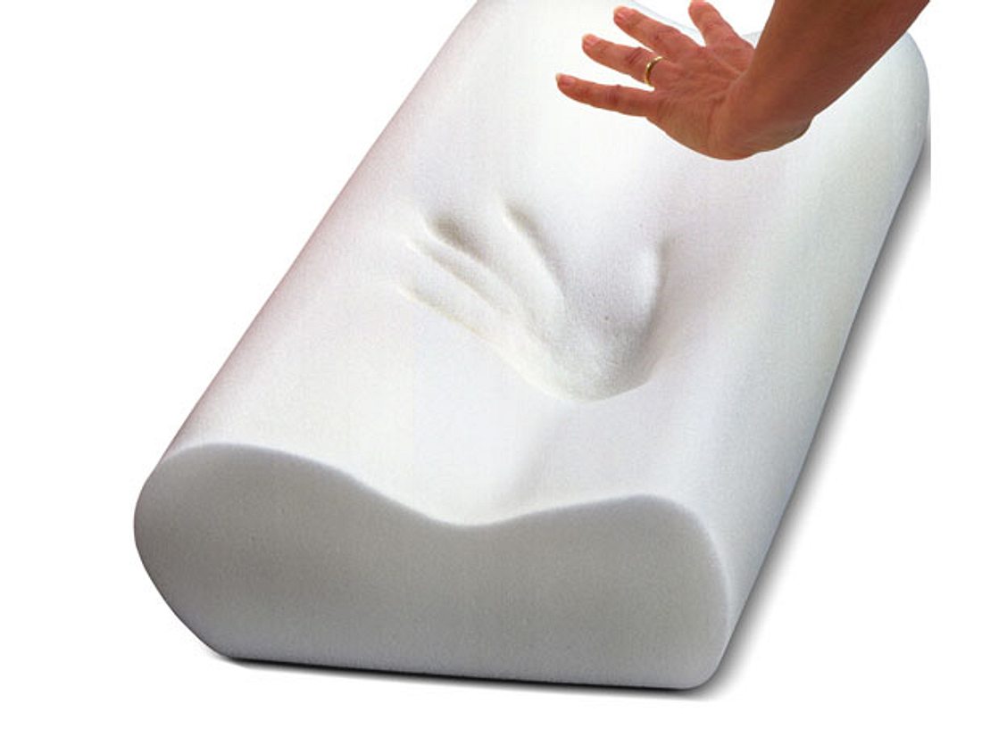 Memory Foam, übersetzt Formgedächtnis-Polymer, merkt sich die Form des Kopfes
und stützt ihn so optimal. Nackenkissen aus Formgedächtnispolymer.