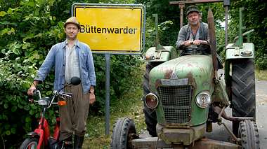 Neues aus Büttenwarder-Darsteller Peter Heinrich Brix und Jan Fedder. - Foto: NDR / Sandra Höver