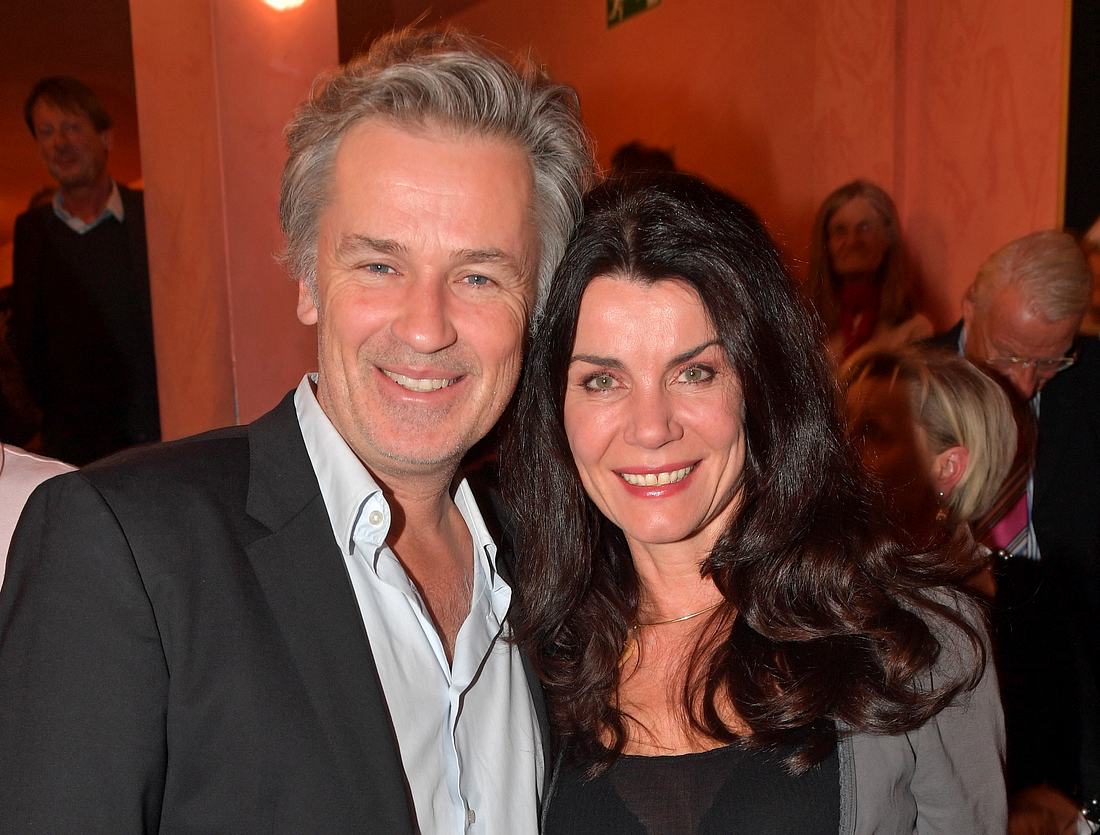 Schauspielerin Nicola Tiggeler ist mit ihrem Kollegen Timothy Peach verheiratet. Schauspielerin Nicola Tiggeler ist mit ihrem Kollegen Timothy Peach verheiratet.