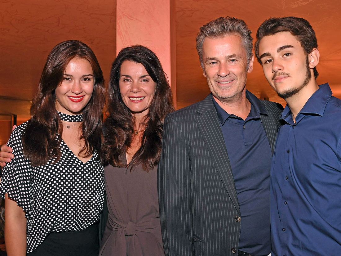 Nicola Tiggeler mit ihrem Ehemann Timothy Peach und den gemeinsamen Kindern Tiffany und Nelson. Nicola Tiggeler mit ihrem Ehemann Timothy Peach und den gemeinsamen Kindern Tiffany und Nelson.