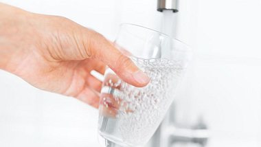 Nitrat im Trinkwasser: Deswegen könnte Ihr Leitungswasser teurer werden - Foto: TommL/ iStock