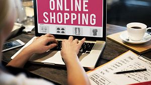 Wie Sie beim Onlineshopping ordentlich sparen - Foto: Rawpixel / iStock