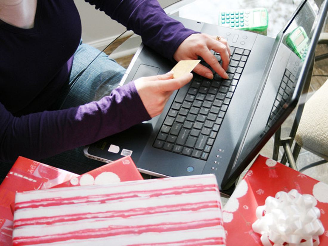 Wenn man die Kniffe raus hat, ist es sehr bequem, online nach Geschenken zu
stöbern. Beim Onlineshopping Geld sparen