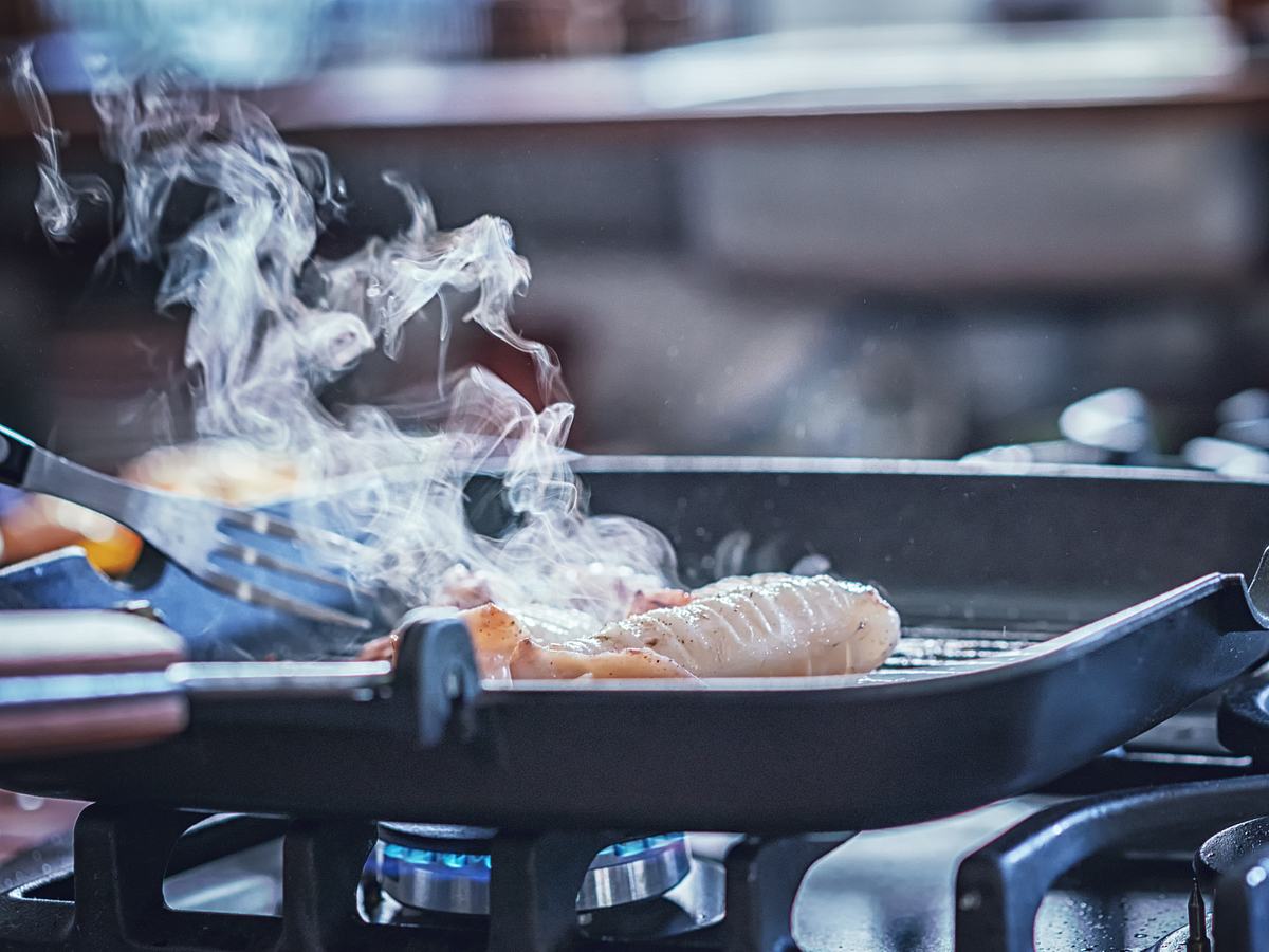 Vom Aussterben bedrohter Fisch wird von Koch im ORF gebraten