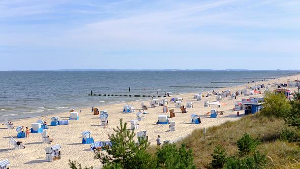 Auch beim entspannten Urlaub an der Ostsee ist zur Vorsicht geraten - Foto: Getty Images/ Martin Siepmann