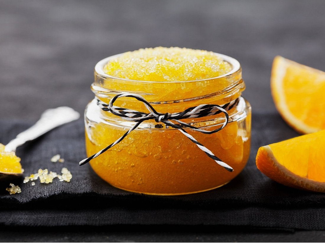 Peeling selber machen: Das Rezept für Zuckerpeeling mit Orange