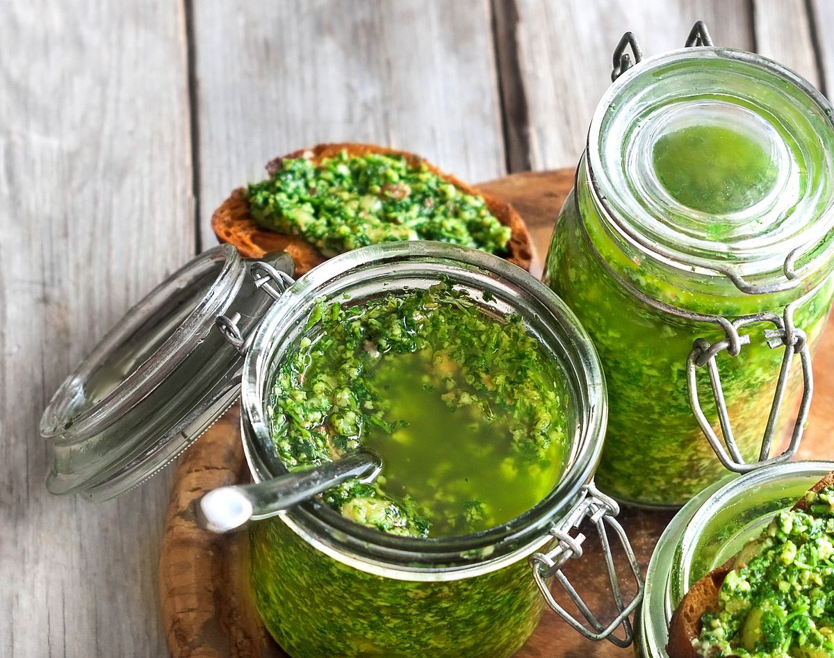 Ein leckeres Pesto lässt sich schnell selber machen.