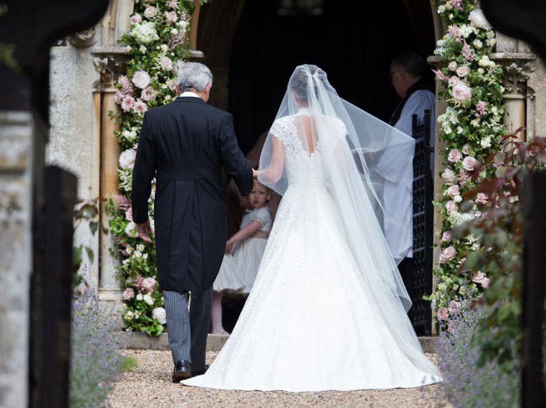 Pippa Middleton auf dem Weg in die Kirche. Pippa Middleton auf dem Weg in die Kirche.