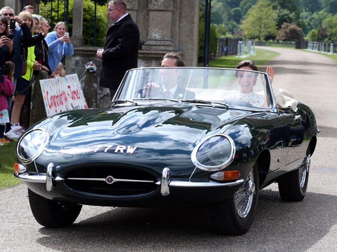 Pippa Middleton und James düsen im Oldtimer ab. Pippa Middleton und James düsen im Oldtimer ab.