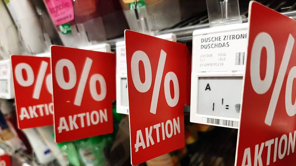 Richtig sparen beim Einkauf – darauf sollte man achten - Foto: IMAGO / Lobeca
