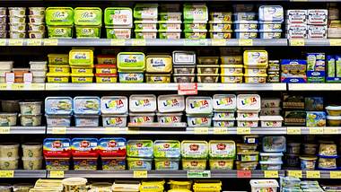 So teuer werden Butter, Kaffee und Co. - Foto: IMAGO / Jochen Tack