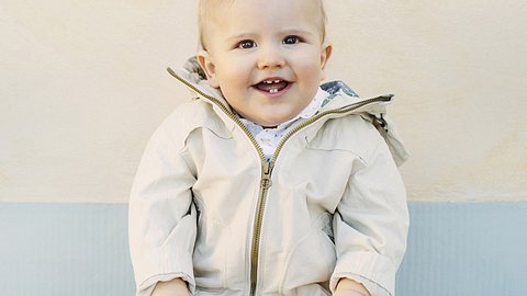 Großes Strahlen zum 1. Geburtstag!