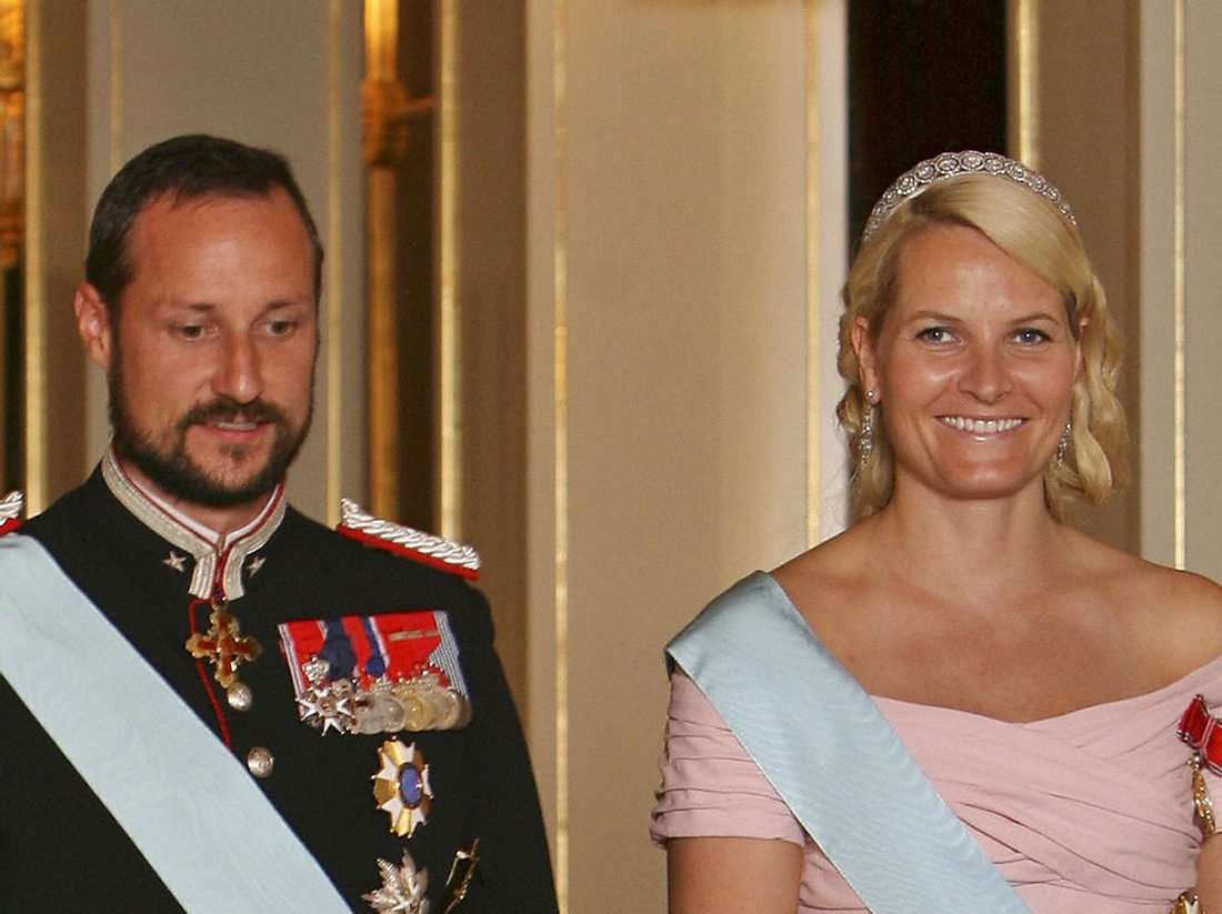 Aus Liebe zu Prinzessin Mette-Marit würde Prinz Haakon vielleicht sogar auf den Thron verzichten.