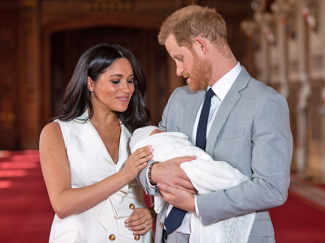 Prinz Harry und Herzogin Meghan haben den Namen ihres Babys verraten. Prinz Harry und Herzogin Meghan haben den Namen ihres Babys verraten.