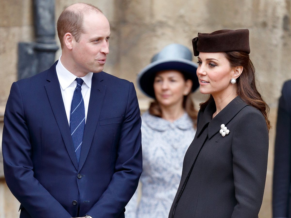 Prinz William und Kate Middleton beim Ostergottesdienst am Schloss Windsor am 1.
April 2018. Prinz William und Kate Middleton beim Ostergottesdienst 2018.
