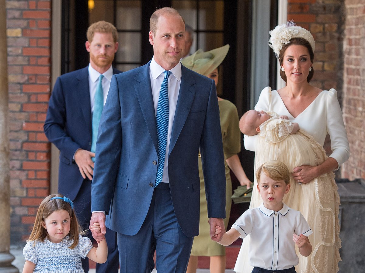 Prinz William und Herzogin Kate mit ihren drei Kindern am Tauftag von Prinz Louis.