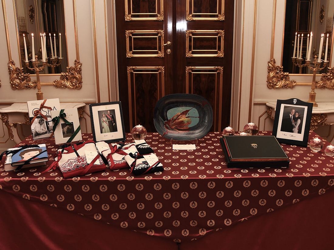 Prinz Williams und Kates Geschenk an die norwegischen Royals. Prinz Williams und Kates Geschenk an die norwegischen Royals.