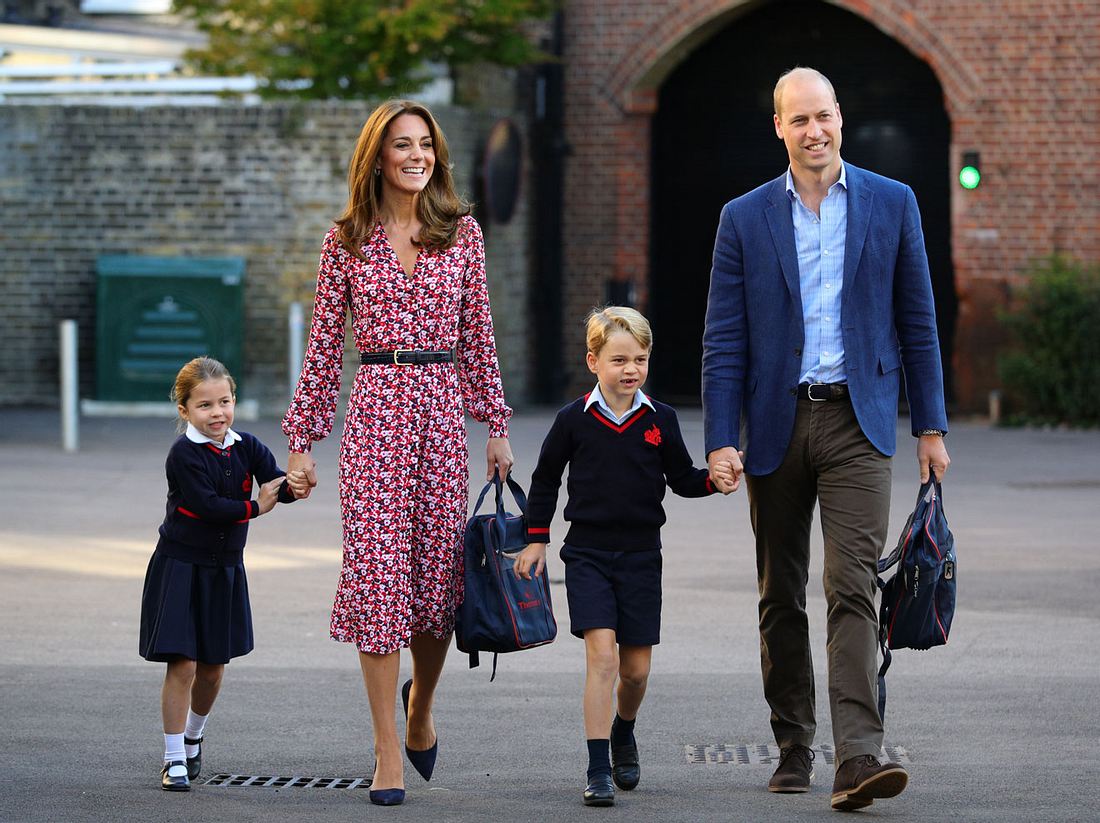 Herzogin Kate und Prinz William begleiten ihre Kindern zur Schule.