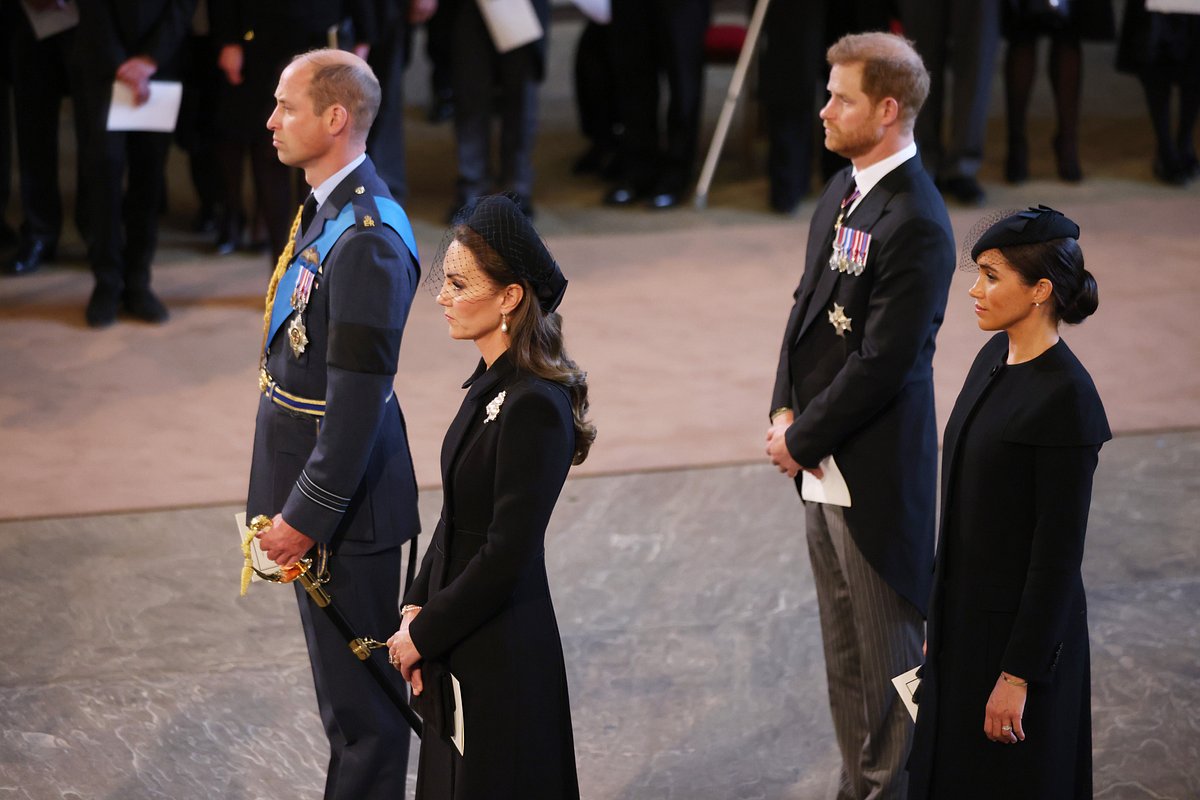 Prinz William, Kate, Prinz Harry und Meghan. 