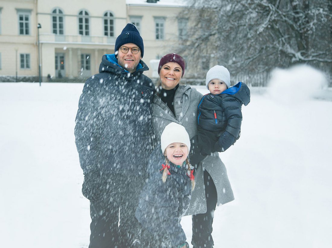 Schon 2017 sendeten Prinzessin Victoria und ihre Familie verschneite Grüße. Schon 2017 sendeten Prinzessin Victoria und ihre Familie verschneite Grüße.
