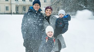 Schon 2017 sendeten Prinzessin Victoria und ihre Familie verschneite Grüße.