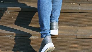 Störend: Wenn die Schuhe quietschen - Foto: hyejin kang / iStock